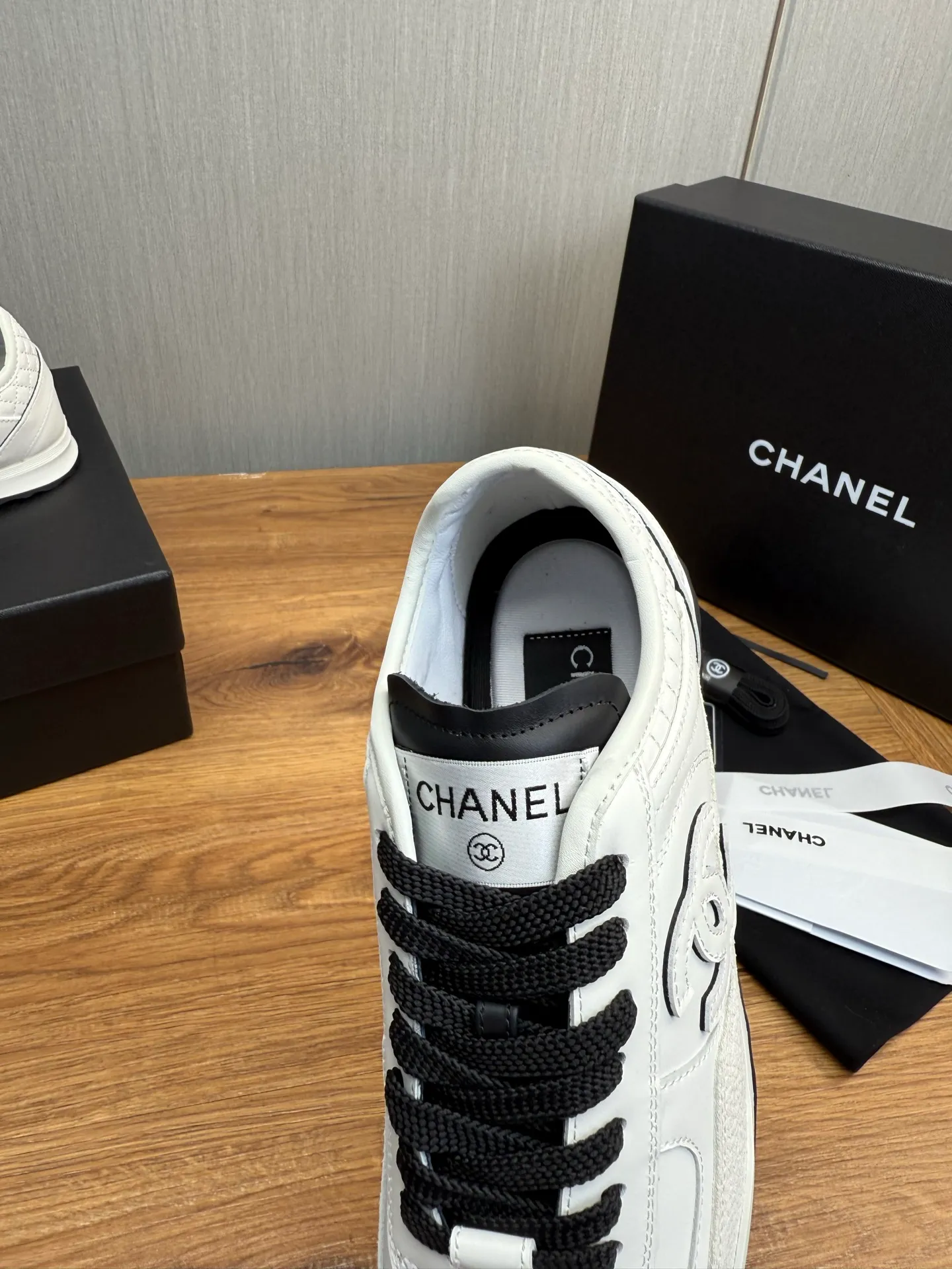 Men's men's shoes 💰600💰 Chanel Chanel 25A latest couple's white shoes casual sports shoes skate shoes 🩷💚 original purchase and development production Xiaoxiang C Home counter another super hot model, loved by Internet celebrity bloggers and ladies, various praises on social platforms, super popular and high quality 😍😍 latest material classic black and white color matching The upper foot is full of fashion 🎊🎊 ▪️Material: Original customized imported cowhide material ▪️Inner lining: Customized mesh ▪️Sole: Original open-molded TPU non-slip outsole ▪️Size: 35-44